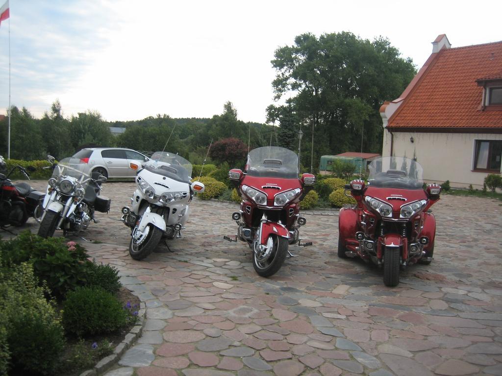 Gosciniec Rycerski Bed & Breakfast Paprotki ภายนอก รูปภาพ