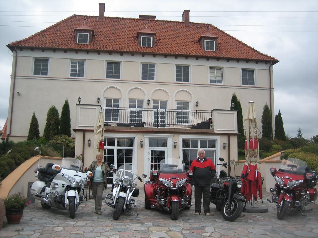 Gosciniec Rycerski Bed & Breakfast Paprotki ภายนอก รูปภาพ