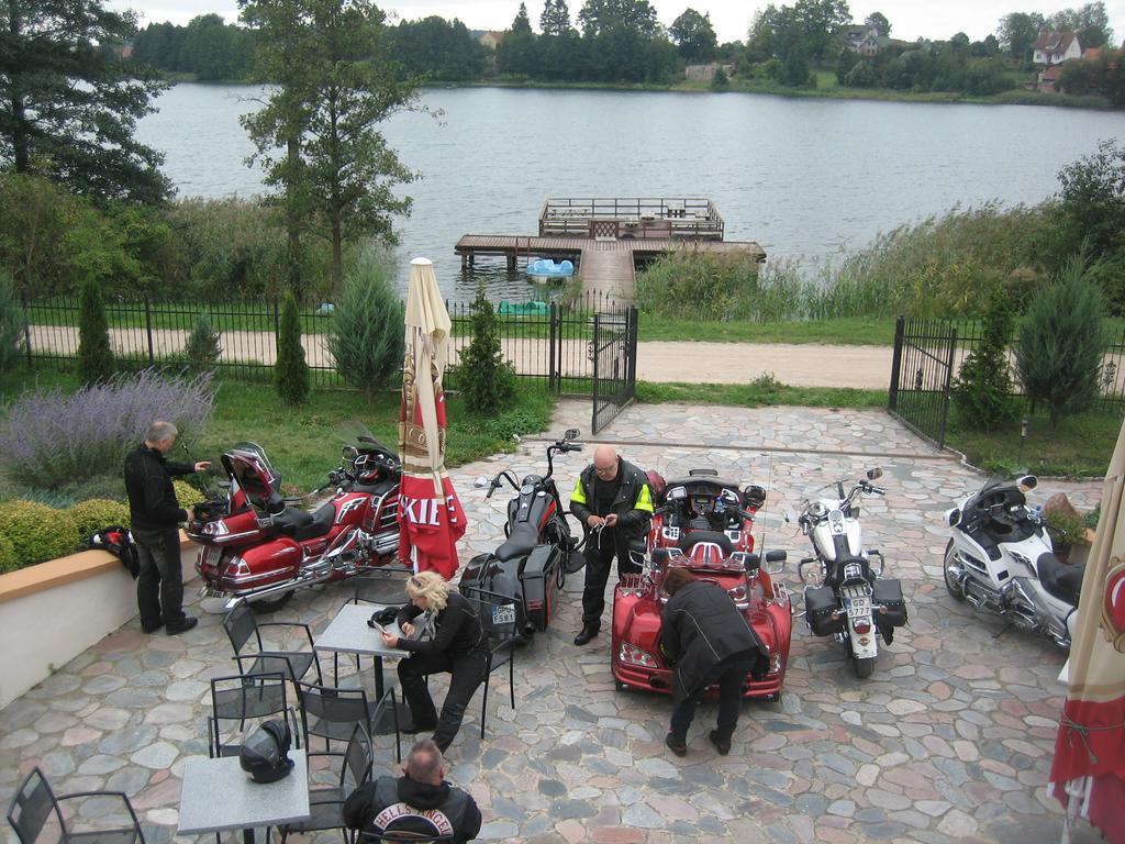 Gosciniec Rycerski Bed & Breakfast Paprotki ภายนอก รูปภาพ