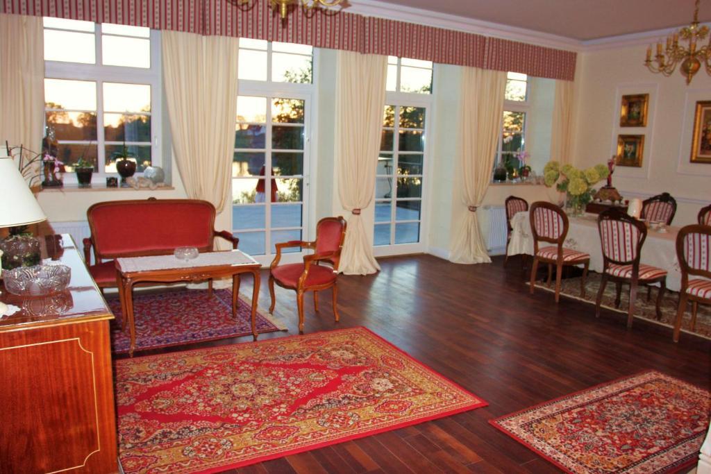 Gosciniec Rycerski Bed & Breakfast Paprotki ภายนอก รูปภาพ