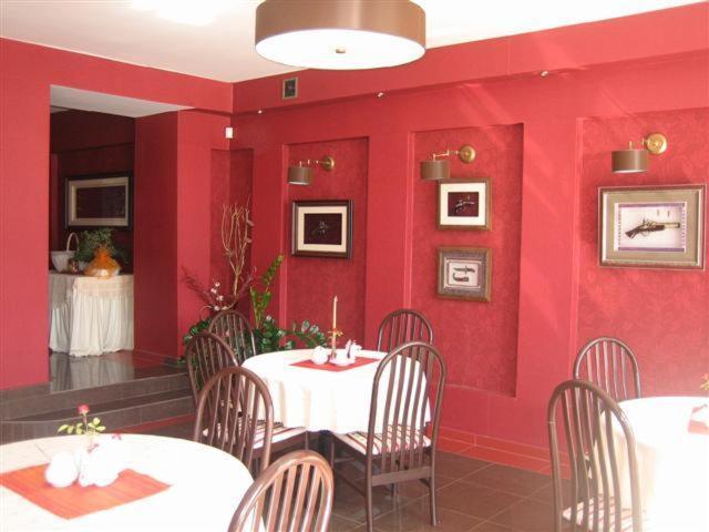 Gosciniec Rycerski Bed & Breakfast Paprotki ภายนอก รูปภาพ