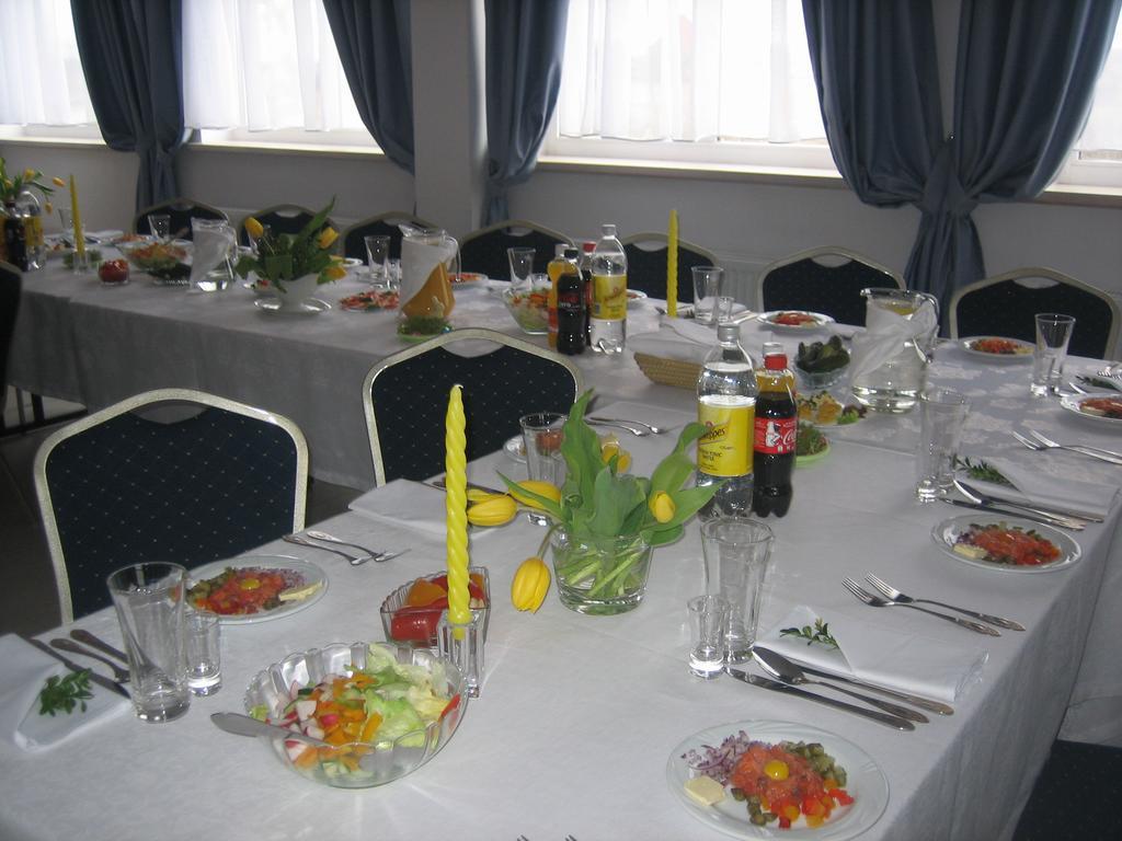 Gosciniec Rycerski Bed & Breakfast Paprotki ภายนอก รูปภาพ