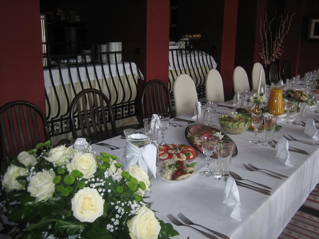 Gosciniec Rycerski Bed & Breakfast Paprotki ภายนอก รูปภาพ