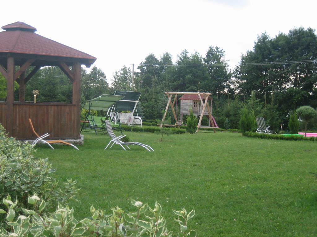 Gosciniec Rycerski Bed & Breakfast Paprotki ภายนอก รูปภาพ